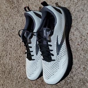Brooks Men's Revel 4 Running Shoes BRAND NEW NEVER WORN